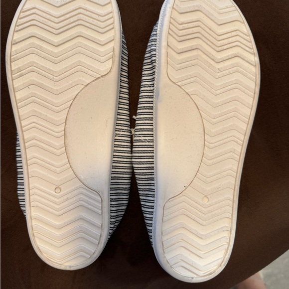 Torrid Riley Ruched Sneaker (ww) - Picture 3 of 3